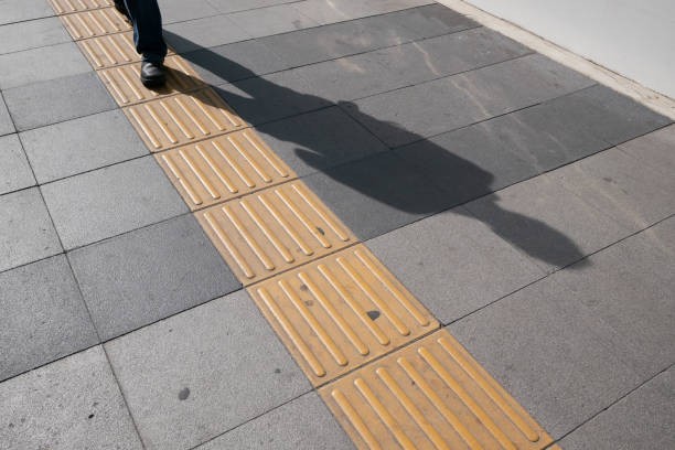 Hur vägmarkeringar för blinda hjälper människor att navigera