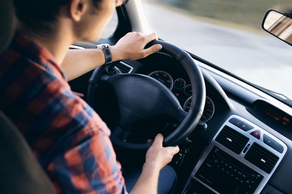 Intensivkurs körkort med boende – fördelarna med att ta körkort snabbt och enkelt
